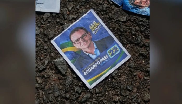 Rio: Paes aciona Justiça após distribuição de santinhos dele com número 22