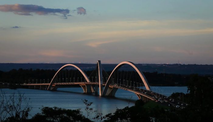 Ponte JK: faixas reversas começam a funcionar nesta quarta-feira (21/10)