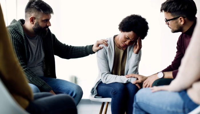 Especialistas ensinam como reconhecer sinais suicidas em cada fase da vida