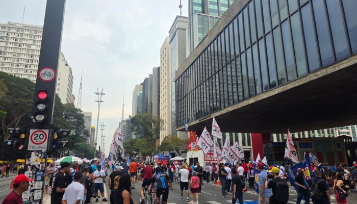 Fim da escala 6x1: Governo quer expor posicionamento de aliados de Flávio e oposição obstrui votação