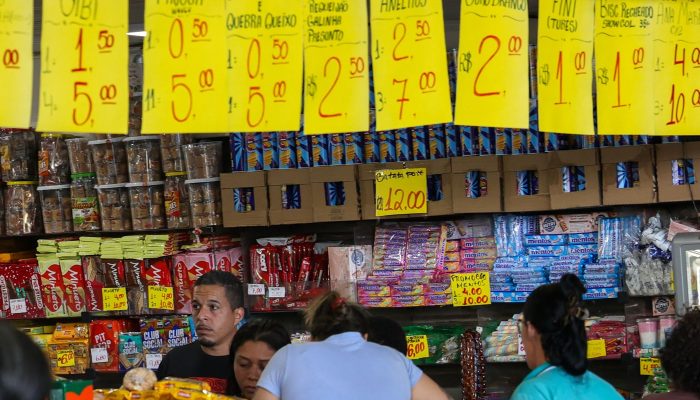 Governo prevê crédito a empresas afetadas por fim da 6x1, diz Durigan