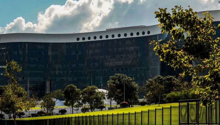 TSE: ministros ordenam que Lula e Janja removam vídeos contra Flávio