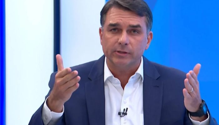 Flávio evita falar de Nunes Marques e diz que Moraes “persegue adversários”