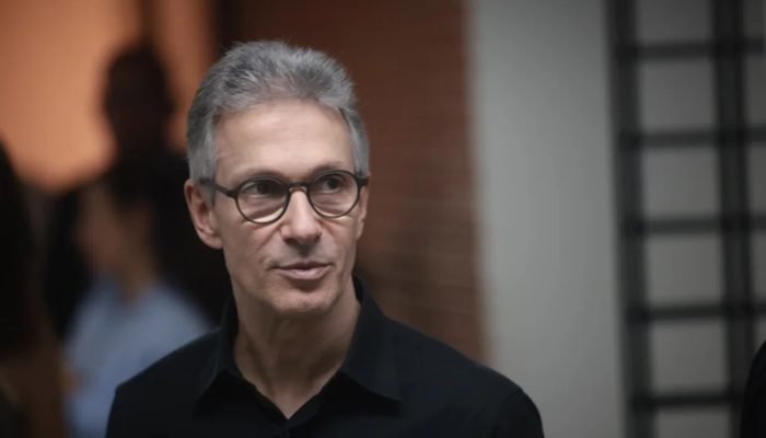 MPE aciona Justiça eleitoral após Zema entrar com celular para votar