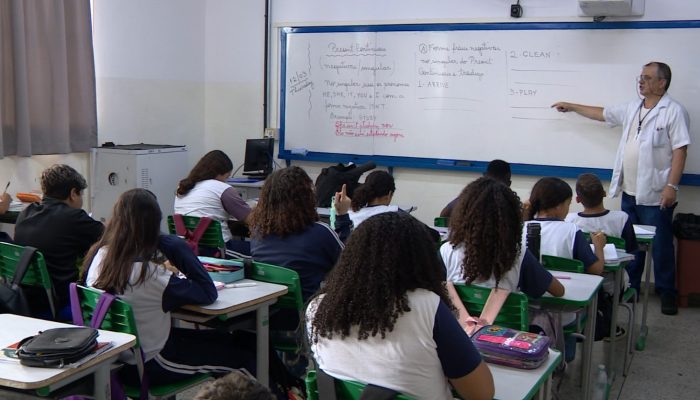 Quanto ganha um professor no Brasil? Veja lista que mostra salários a partir de R$ 4,1 mil e entenda déficit com outras carreiras