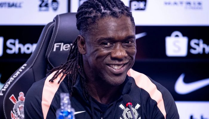Seedorf não comanda Corinthians contra o Vitória por falta de documentação