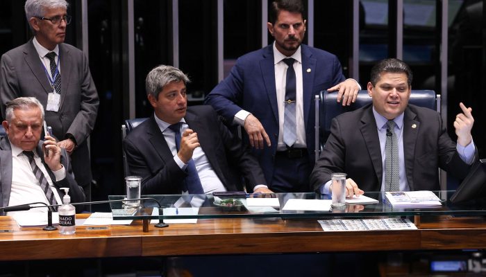 Alcolumbre retira PEC da Segurança Pública da pauta do Senado