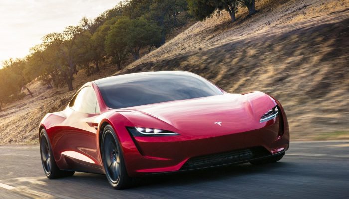 Tesla lança Roadster hoje; Musk diz que esportivo é mais insano que os carros do agente James Bond