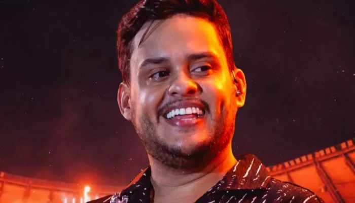 Thiago Aquino rebate críticas após selinho da filha: "Foi de raspão"
