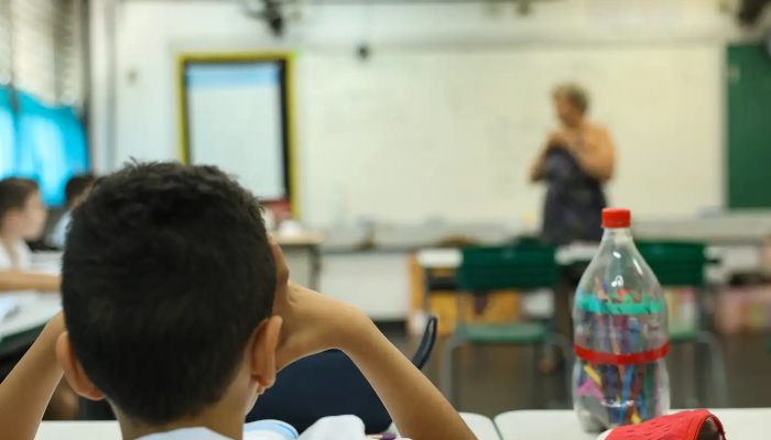 Valor por aluno investido no Brasil é 1/3 do gasto nos países da OCDE