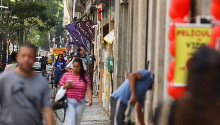 Fim da escala 6x1 traz esperança de mais tempo para família e saúde