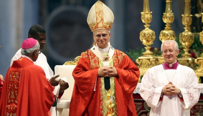 Papa Leão XIV está bem e celebrou missa em sala de hospital, diz Vaticano