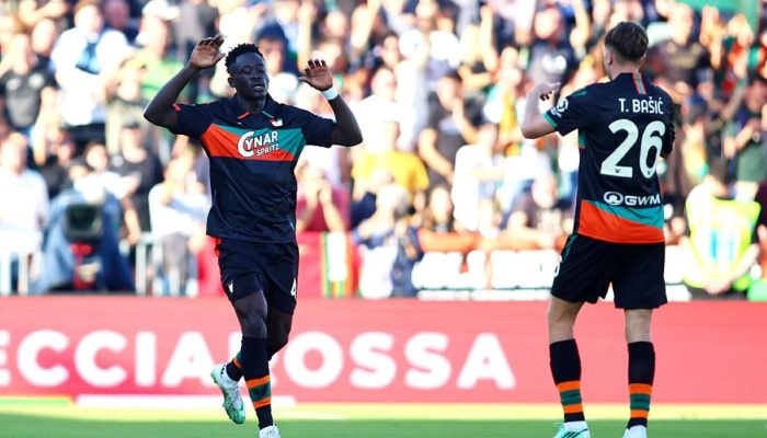 Venezia bate o Napoli e conquista a primeira vitória no Campeonato Italiano