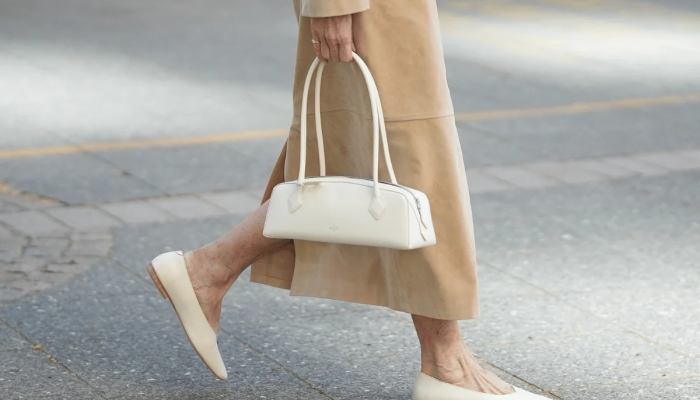 Bolsas east-west e alças longas estão em alta; veja modelos
