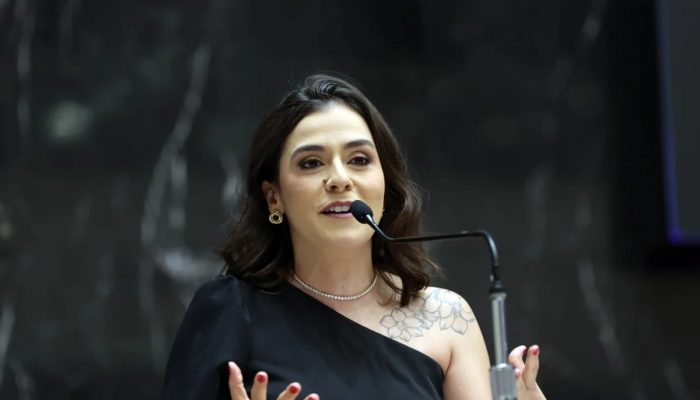 Lohanna repreende Nikolas após debate: "Menino mais mal educado da sala"