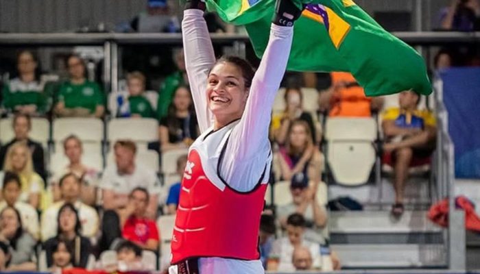 Maria Clara Pacheco é campeã da 3ª etapa do Grand Prix, em Paris