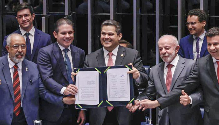 Congresso promulga emenda do fim da 6x1; escala 5x2 começa em 60 dias